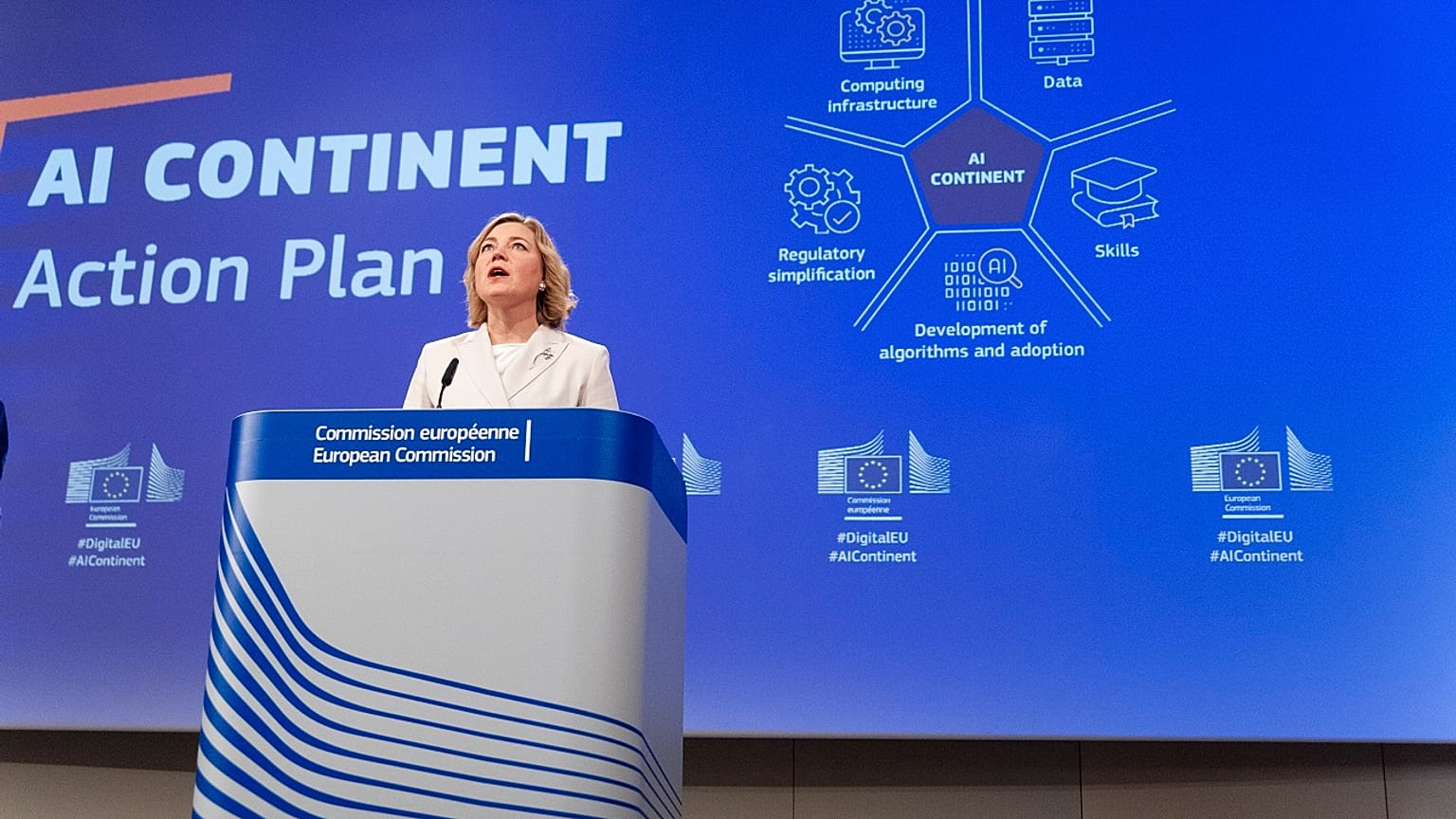 La Comisaria de Tecnología de la UE, Henna Virkkunen, durante la presentación del Plan de Acción Continente IA. 