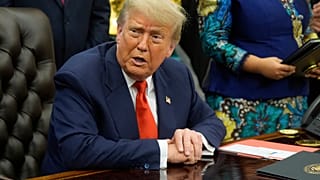 الرئيس دونالد ترامب، يوم الجمعة 27 يونيو/حزيران 2025، في المكتب البيضاوي بالبيت الأبيض في واشنطن