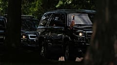 موكب الرئيس دونالد ترامب يغادر نادي ترامب الوطني للغولف، السبت 28 يونيو 2025، في ستيرلينغ، فيرجينيا.  