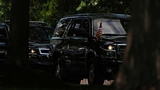موكب الرئيس دونالد ترامب يغادر نادي ترامب الوطني للغولف، السبت 28 يونيو 2025، في ستيرلينغ، فيرجينيا.  