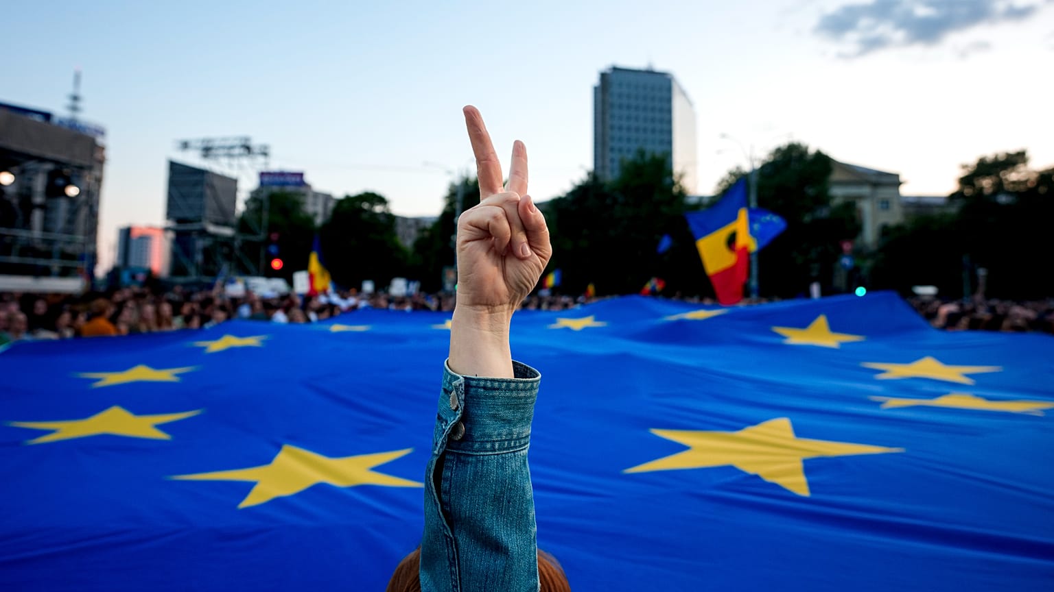 Manifestación pro-UE durante la campaña de las elecciones presidenciales rumanas, 2025.