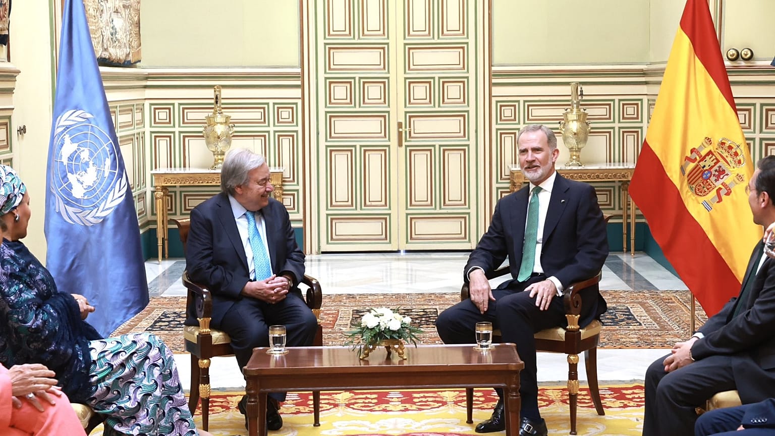 Felipe VI en su primera reuinón