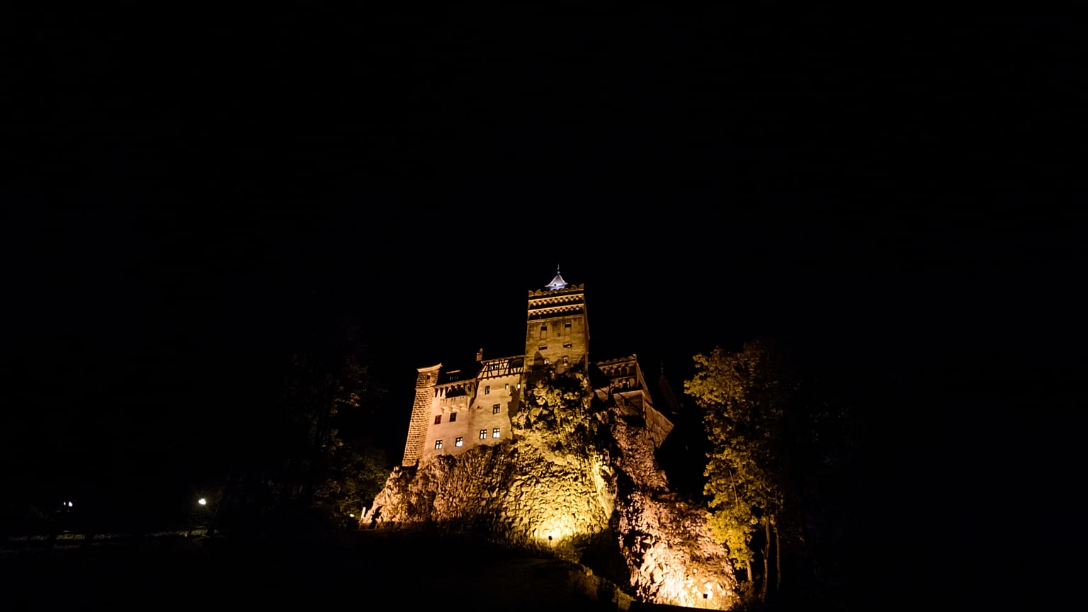 Il Castello di Bran in Romania, un tempo residenza del principe Vlad l'Impalatore, che ha ispirato la leggenda di Dracula