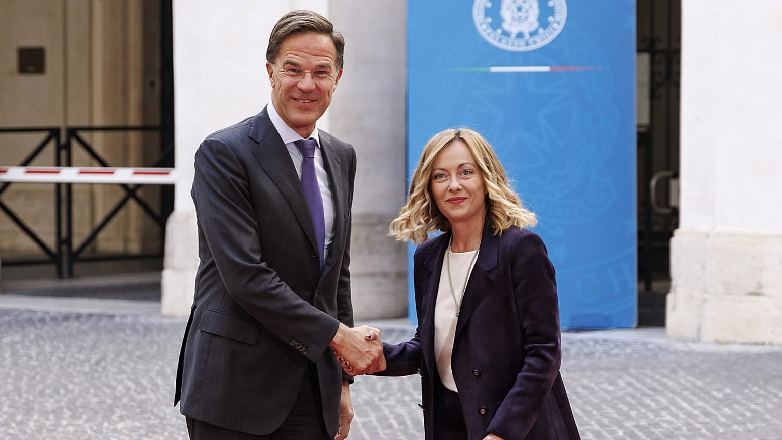 Giorgia Meloni olasz miniszterelnök és Mark Rutte NATO-főtitkár tavaly Rómában