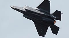 Bir F35 Lockheed Martin, 17 Haziran 2025 Salı günü Paris'in kuzeyindeki Le Bourget'de düzenlenen Paris Air Show'da uçuyor.