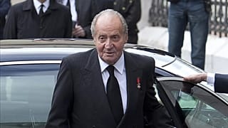 Rei Juan Carlos, a sair de um carro