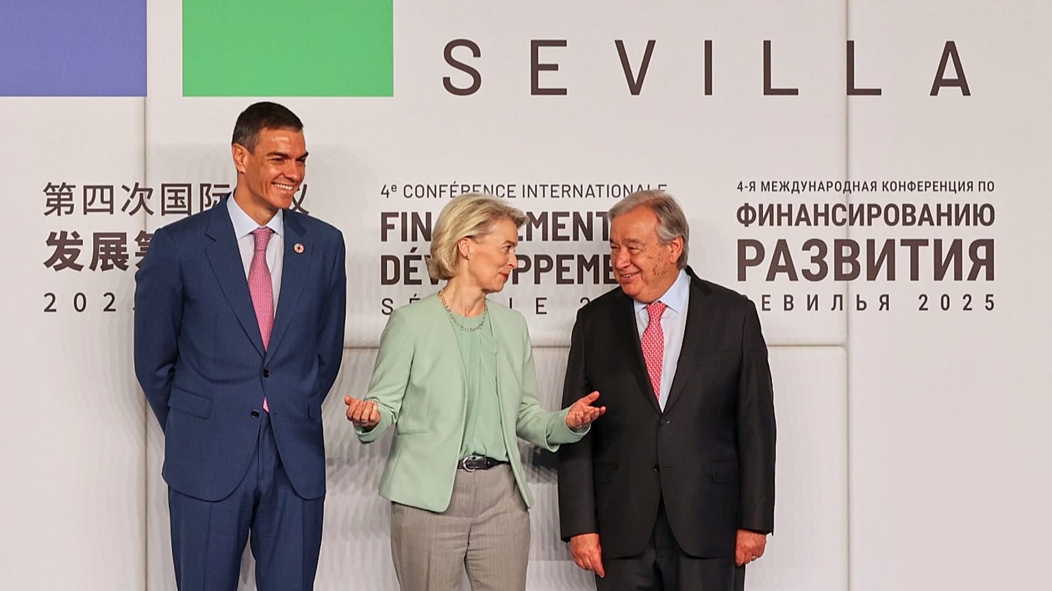 Sánchez con Von der Leyen y António Guterres.