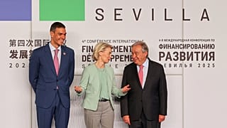 Sánchez con Von der Leyen y António Guterres.