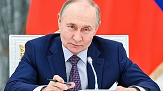 Le président russe Vladimir Poutine préside une réunion sur le développement socio-économique des régions ukrainiens annexées par la Russie, Moscou, le 30 juin 2025.