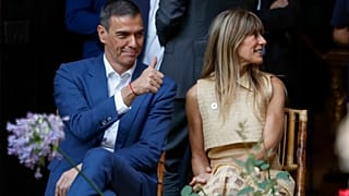 El presidente del Gobierno español, Pedro Sánchez junto a su esposa, Begoña Gómez, antes de una cena en la reunión de financiación para el desarrollo de la ONU. 