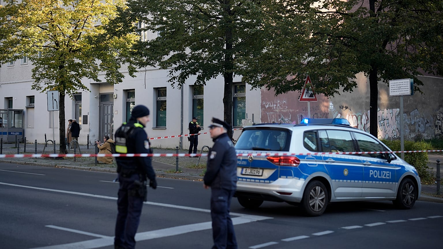 Ermittler durchsuchen die Fraktionsräume mehrerer Parteien im Landtag Sachsen-Anhalt.