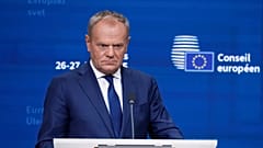 El primer ministro polaco, Donald Tusk, en una rueda de prensa durante la cumbre de la UE en Bruselas, el jueves 26 de junio de 2025.