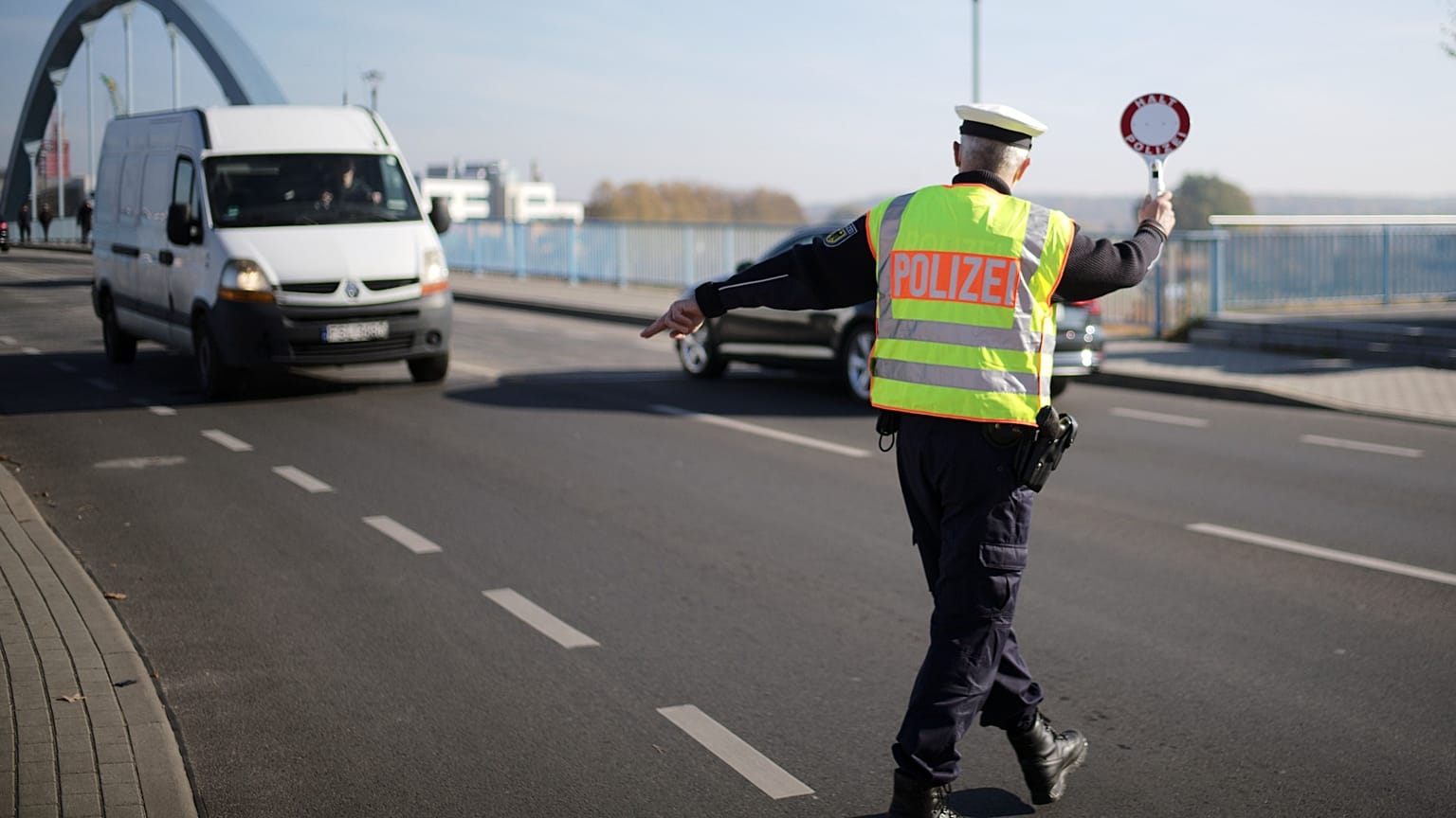 Die polnische Regierung führt Kontrollen an der Grenze zu Deutschland und Litauen ein.