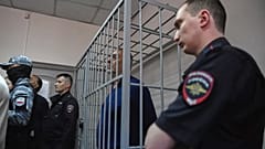 Бакир Сафаров, гражданин Азербайджана, которому предъявлены обвинения в убийстве, присутствует на слушаниях в Екатеринбурге.