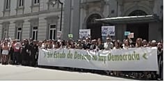 Συγκέντρωση δικαστών μπροστά από το Ανώτατο Δικαστήριο