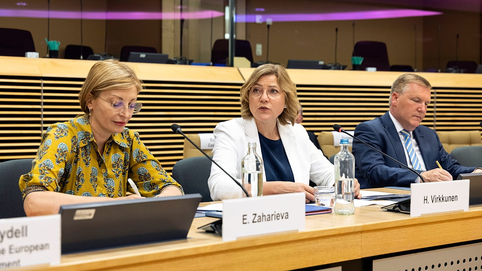 Komisyon Üyeleri Ekaterina Zaharieva, Henna Virkkunen, Michael McGrath
