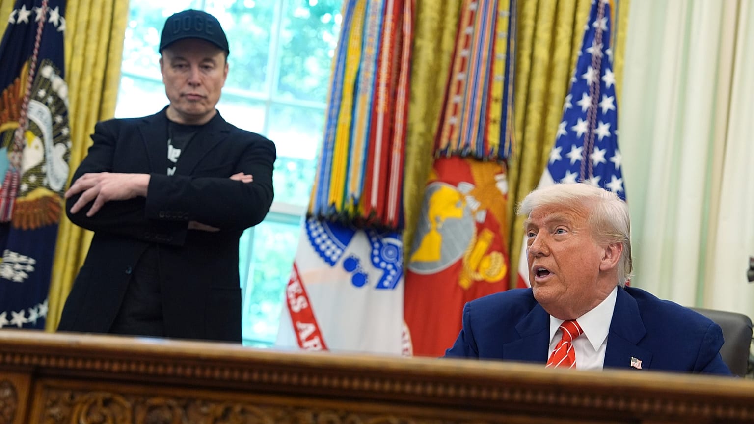El presidente de EE.UU., Donald Trump, habla durante una rueda de prensa con Elon Musk en el Despacho Oval de la Casa Blanca, el 30 de mayo de 2025.