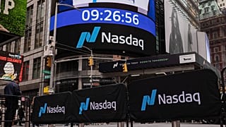 Merkezi New York'ta 151 West 42nd Street'te bulunan Nasdaq, dünyanın ilk elektronik borsasıdır.