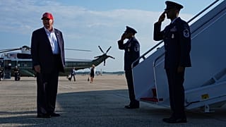 Donald Trump, Florida’da yeni bir göçmen gözaltı merkezini ziyaret etmek üzere Andrews Hava Üssü'nde,  1 Temmuz 2025