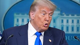 الرئيس دونالد ترامب يتحدث إلى وسائل الإعلام، الجمعة 27 يونيو/حزيران 2025، في قاعة المؤتمرات الصحفية بالبيت الأبيض في واشنطن. 