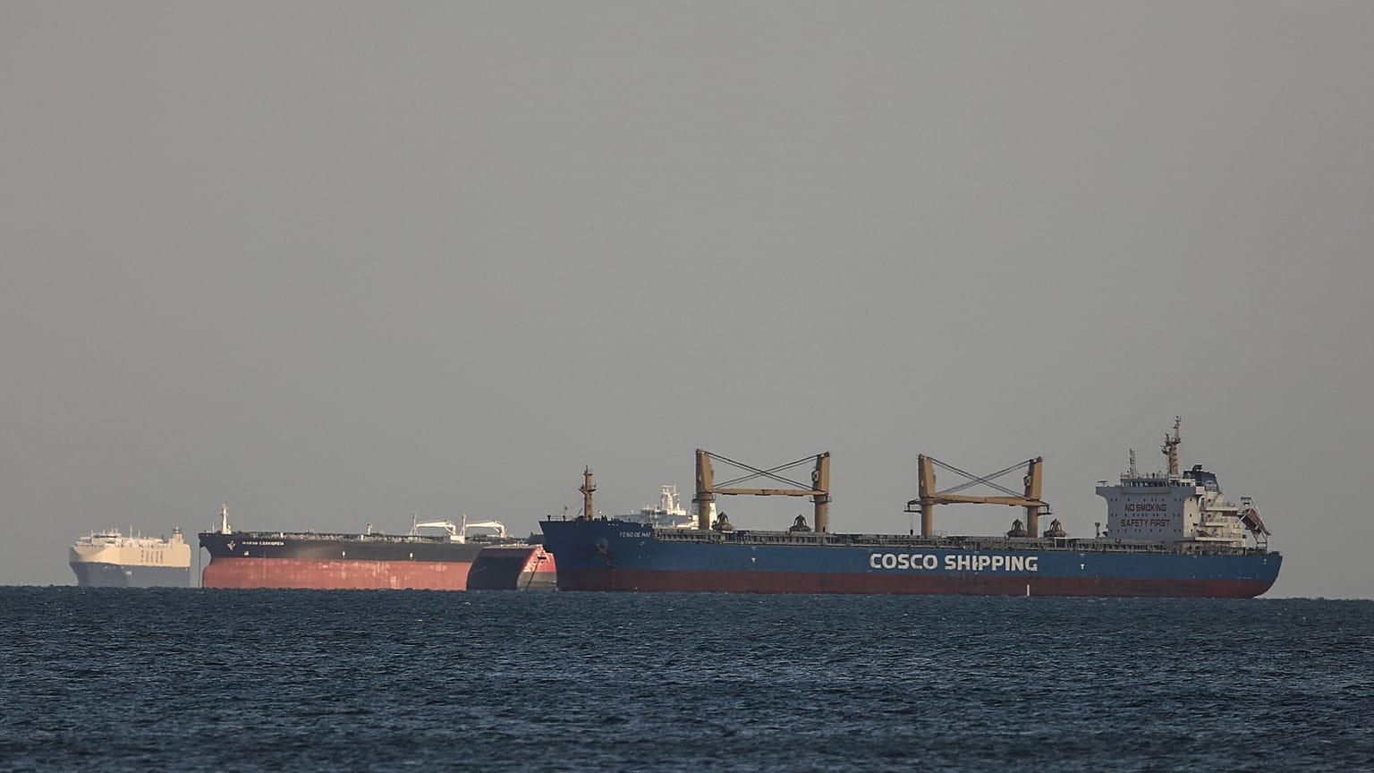 Varios buques de carga inactivos en el Golfo de Suez, 26 de marzo de 2021.