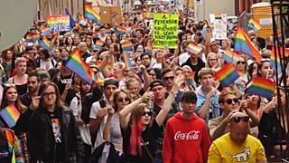 Felvonulók az első pécsi Pride-on 2021. szeptember 18-án
