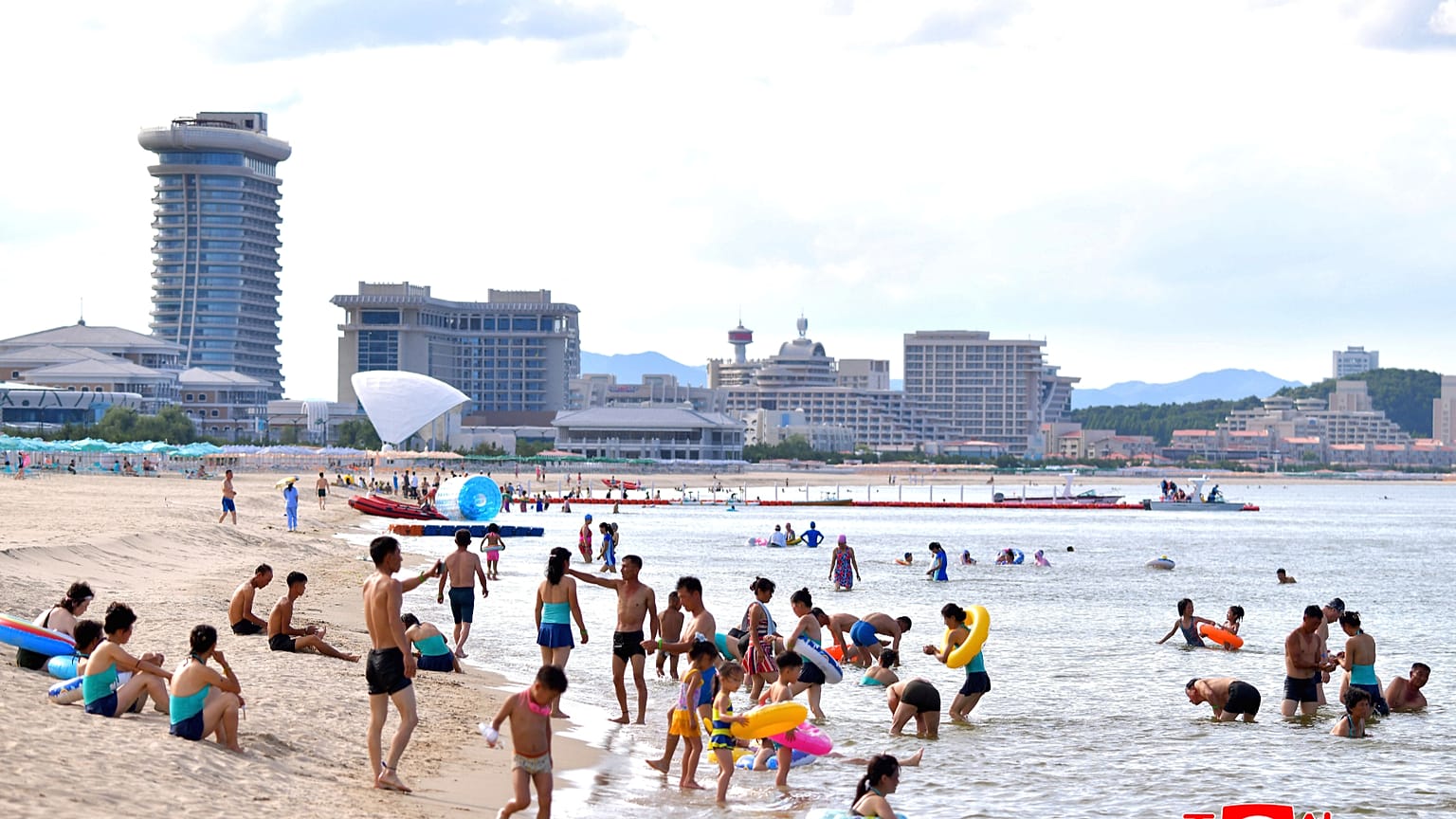 Neues Touristen-Resort in Nordkorea eröffnet. Kann Kim Jong-un damit die Wirtschaft ankurbeln? Erste Touristen aus Russland werden erwartet. 