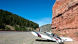 Bu temsili fotoğrafta ABD'nin Wyoming eyaletinde küçük bir uçağın yere çakıldığı görülüyor, 11 Eylül 2015