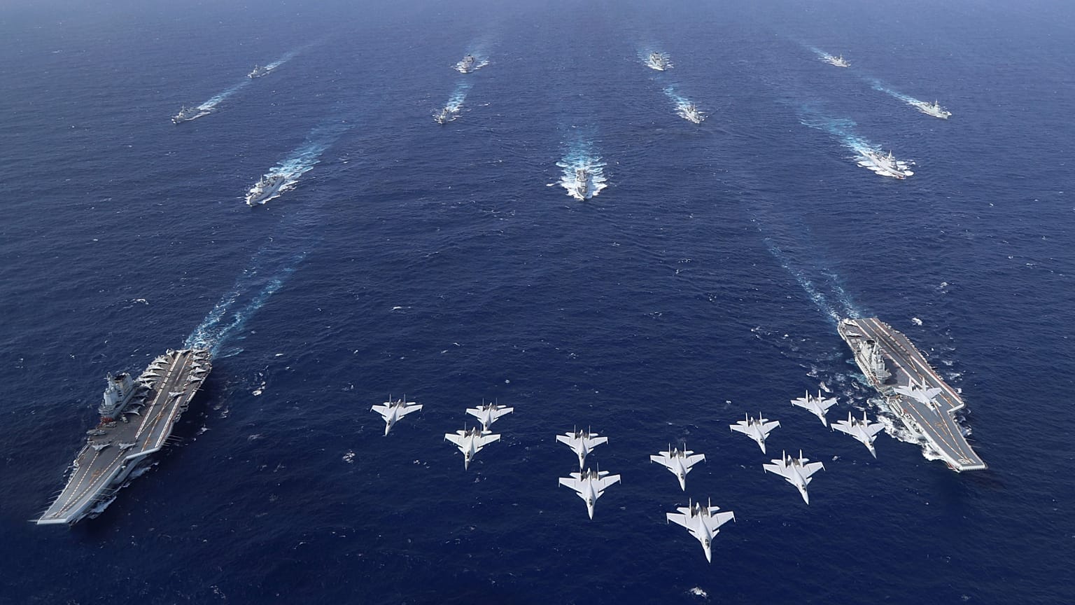 Çin uçak gemileri Liaoning ve Shandong, Güney Çin Denizi'nde ikili uçak gemisi formasyonu tatbikatı gerçekleştirirken, Ekim 2024