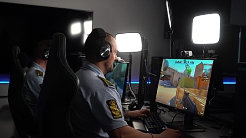 Danish police officers play video games with the youth
