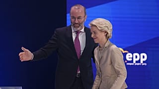 Manfred Weber Ursula von der Leyen bizottsági elnökkel az EPP tavalyi bukaresti kongresszusán