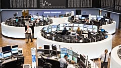 Almanya'nın Frankfurt kentindeki borsanın işlem katı. 4 Kasım 2015.
