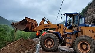 China gibt Hochwasserwarnungen heraus, da mehrere Flüsse nach starken Regenfällen über die Ufer treten