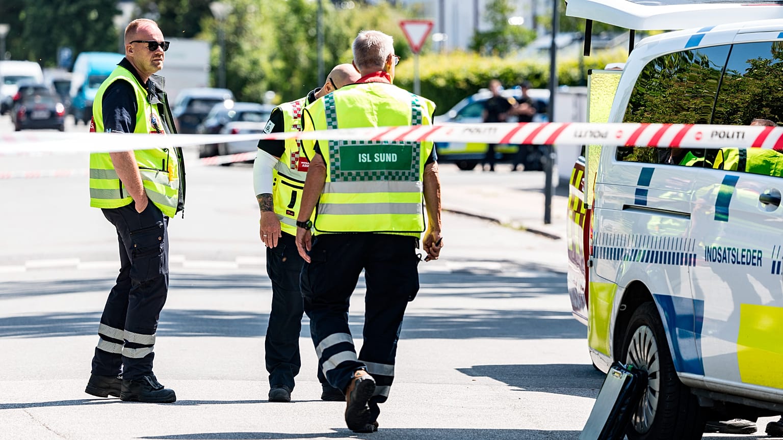 Danimarka Polisi ve ambulans Kopenhag'daki Norgesmindevej'de, 3 Temmuz, 2025