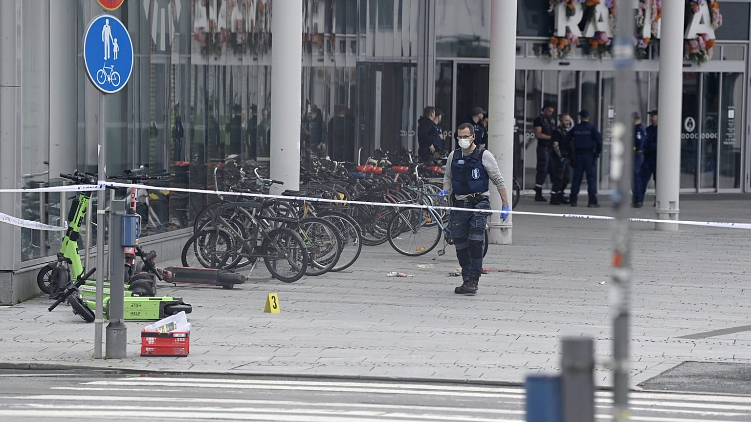 In Finnland hat ein Mann mehrere Menschen niedergestochen. Der mutmaßliche Täter wurde festgenommen.