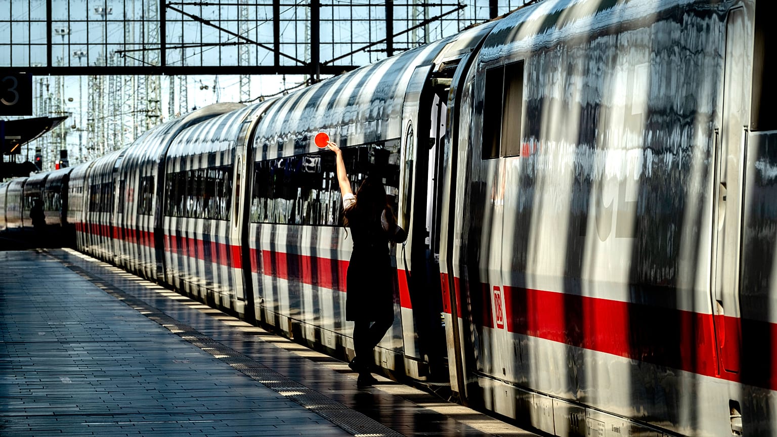 Wird HVV-Geschäftsführerin Anne-Theresa Korbutt neue Bahn-Chefin?
