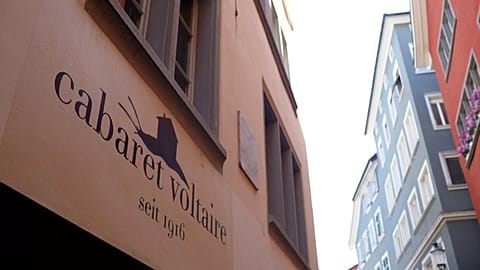 O Cabaret Voltaire em Zurique. 