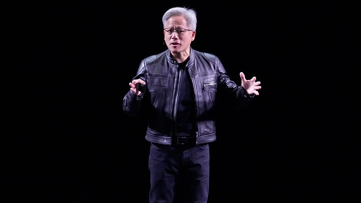 NVIDIA CEO'su Jensen Huang, 11 Haziran 2025 Çarşamba günü Paris'teki Vivatech fuarında açılış konuşmasını yapıyor.