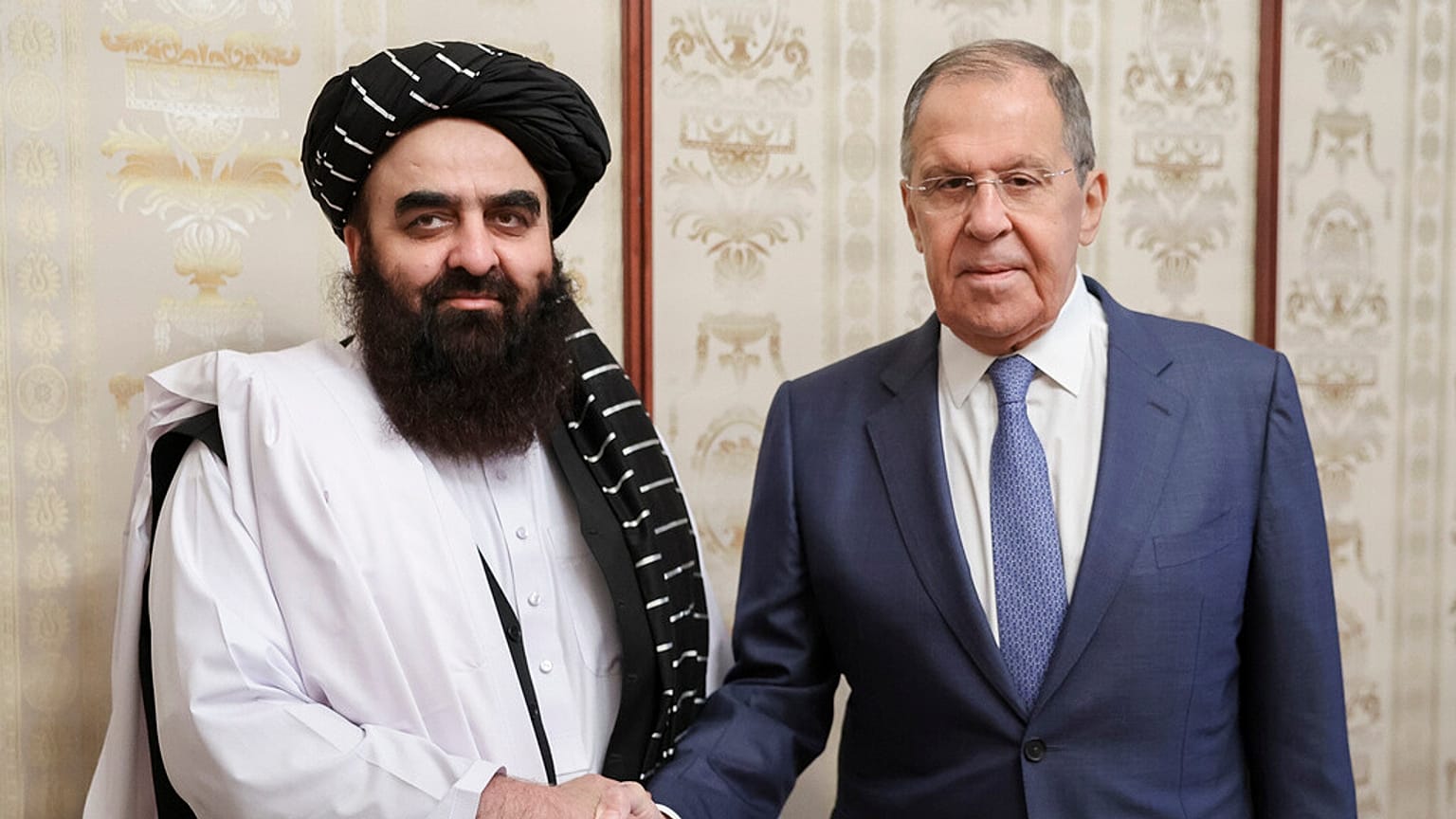 Rusya Dışişleri Bakanı Sergey Lavrov ve Afganistan Taliban Hareketi Dışişleri Bakan Vekili Amir Khan Muttaqi Rusya'nın başkenti Moskova'daki görüşmeleri öncesinde. 4 Ekim 2024