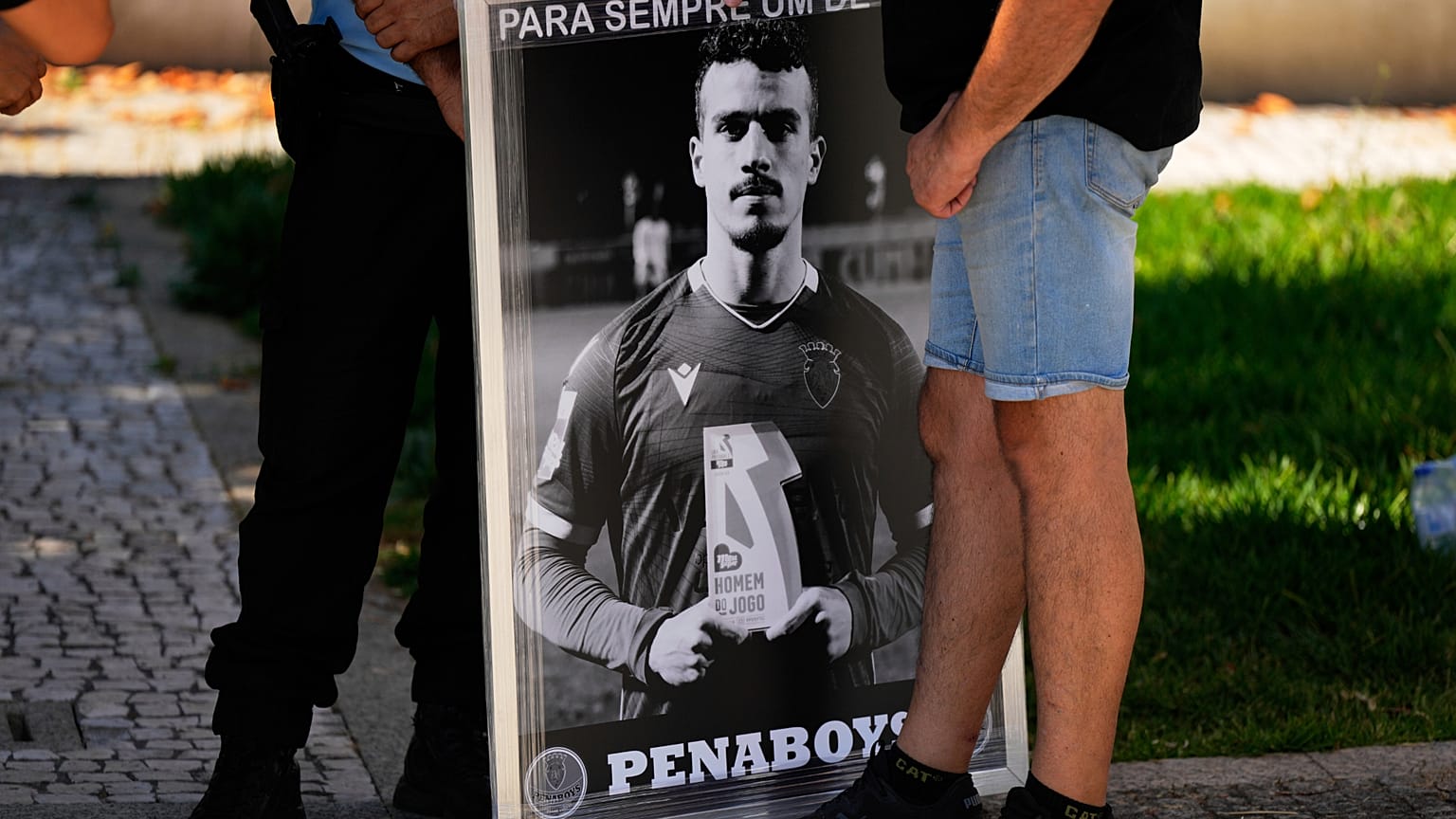 Les corps de Diogo Jota et d'André Silva sont applaudis à Gondomar 