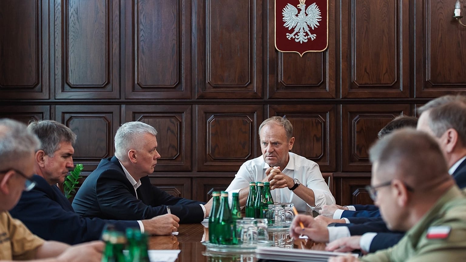 Tusk zwołał pilne spotkanie ws. pożarów i sytuacji na granicy. 