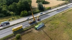 Ein Flixbus ist umgekippt. Von den 55 Insassen wurden 23 verletzt, eine Person schwebt in Lebensgefahr.