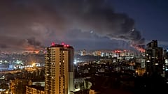 Humo se eleva tras un ataque ruso en Kiev, Ucrania, el viernes 4 de julio de 2025. (Foto AP/Yehor Konovalov)