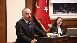 CHP'li Büyükçekmece Belediye Başkanı Hasan Akgün'ün tutuklanması üzerine CHP'nin adayı Ahmet Şahin Belediye Başkanvekili olarak göreve gelmişti.