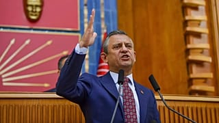 CHP Genel Başkanı Özgür Özel parti grup toplantısında konuşuyor.