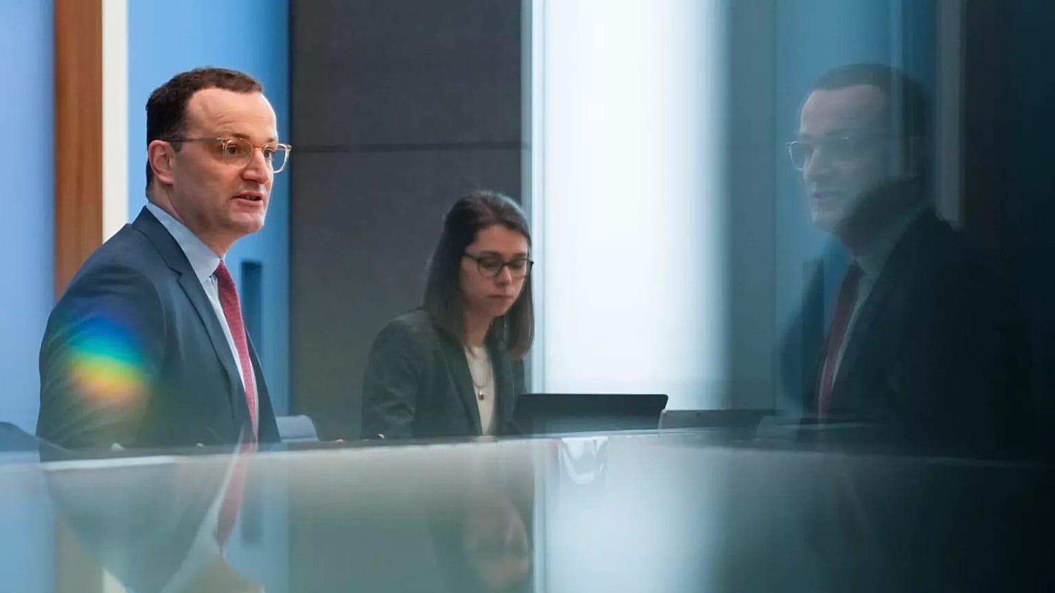 Jens Spahn unter Druck: Ein Gutachten über den Maskendeal während der Coronapandemie belastet ihn.