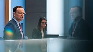 Jens Spahn sotto pressione: una perizia sull'accordo per le maschere durante la pandemia di coronavirus lo coinvolge.