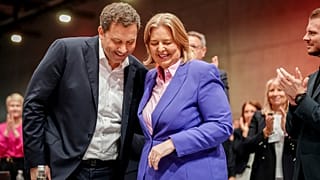 Vize-Kanzler Lars Klingbeil (SPD) und Ministerin Bärbel Bas (SPD) in Berlin