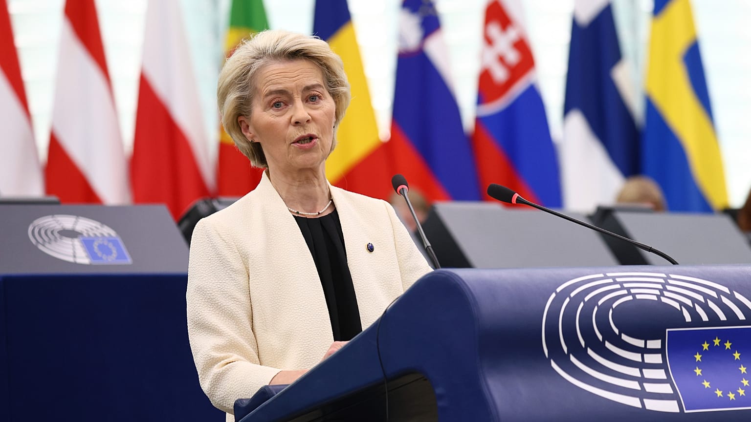 Przewodnicząca Komisji Europejskiej Ursula Von der Leyen wygłasza przemówienie na temat wsparcia UE dla pokoju w Ukrainie, środa, 7 maja 2025 r., w Parlamencie Europejskim w Strasburgu.