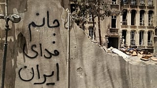 عکسی از یک ساختمان تخریب شده در جریان حمله اسرائیل